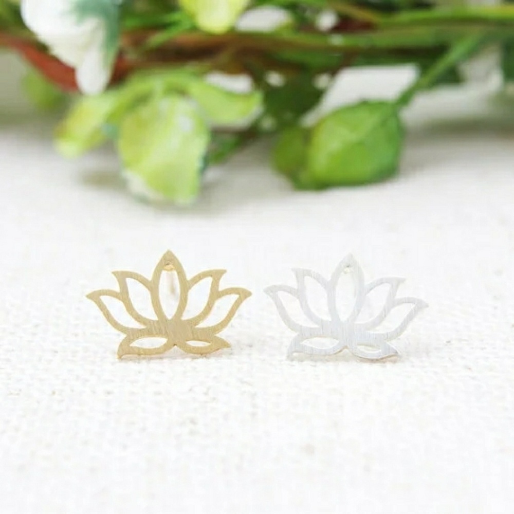 3/$12🌞Lotus Flower Earrings - Post Earrings - Picture 4 of 4